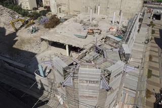 Tak wyburzają kultowy budynek w centrum miasta