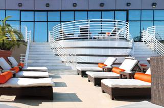 Pili wino całą noc