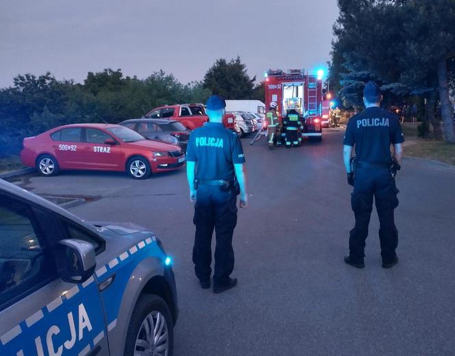 Podpalił budynek, potem ruszył z nożem na policjanta i strażaka! Padł strzał