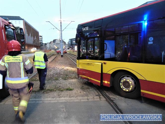 Pirat drogowy z Ubera zatrzymany. Jego kompana wciąż poszukuje policja