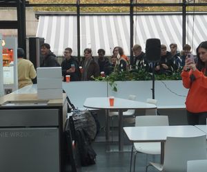 Tłumy na otwarciu Popeyes w Olsztynie. Rekordzista czekał w kolejce ponad 20 godzin