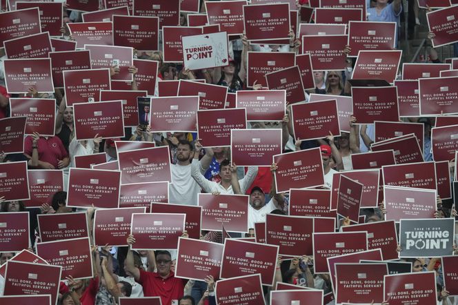 Tłumy na pogrzebie Charliego Kirka. Tak żegna go Elon Musk