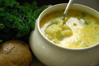 Kwaśna zupa ziemniaczana - przepis na kartoflankę zaprawianą octem