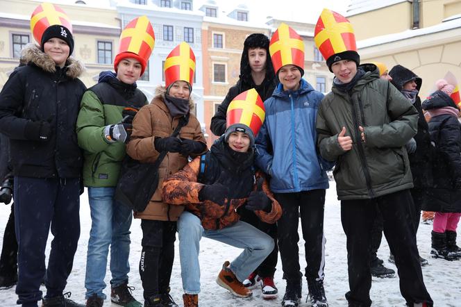 Orszak Świętego Mikołaja 2023 przeszedł przez Lublin. Było śnieżnie i radośnie! 