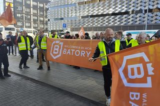 Protest hutników pod Węglokoksem w Katowicach. Co innego nam mówią, a co innego robią