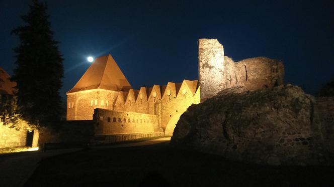 Dzień Kobiet, nocne zwiedzanie, konkurs plastyczny - zamek krzyżacki w Toruniu u progu wiosny [ZDJĘCIA]