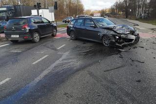 Zderzenie dwóch osobówek na skrzyżowaniu ulic Armii Krajowej i Zamczysko w Bydgoszczy! [ZDJĘCIA]