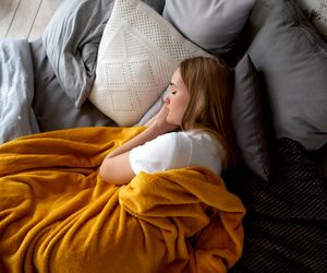 Śnisz, że się budzisz? Oto, co twój organizm chce ci powiedzieć