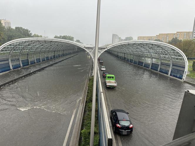 Waszawy. Format: Trasa S8 całkowicie zalana. Warszawa sparaliżowana po ulewie