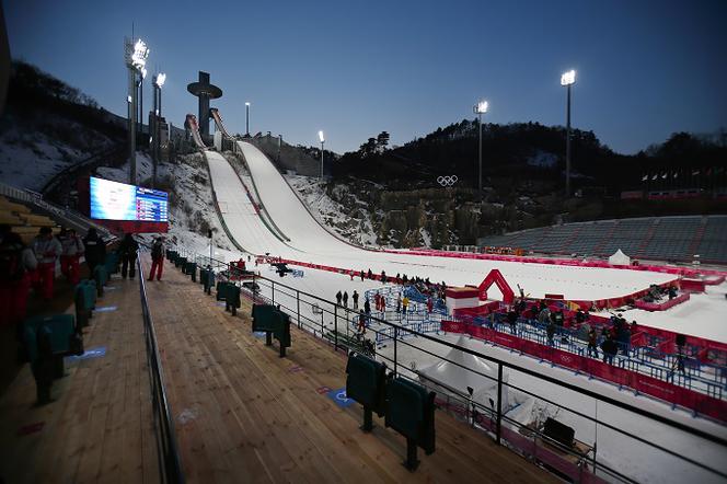 Pjongczang 2018 - skocznia narciarska latem jest boiskiem piłkarskim! [ZDJĘCIA]