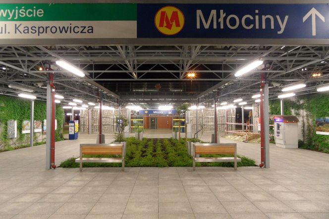 Alarm w warszawskim metrze! Zamknięto trzy stacje