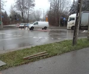 W Łodzi powstało nowe rondo. Sprawdziliśmy, jak radzą sobie kierowcy 