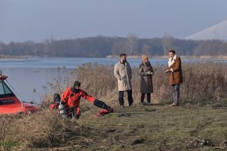 Pierwsza miłość, odcinek 4011: Łucja Reterska (Anna Samusionek), detektyw (Leszek Żukowski)