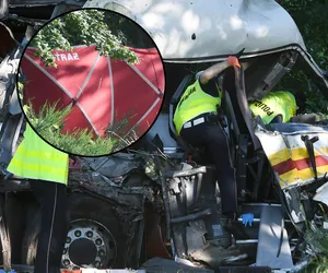 Autokar zmiażdżony, czterech pasażerów zginęło na Pomorzu