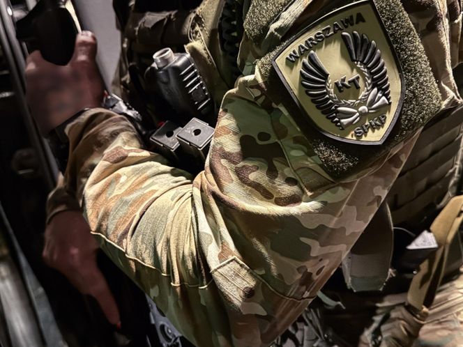 Spektakularna akcja na Pradze Północ i Żoliborzu. Policja uderza w narkotykowy biznes. Zobacz, co znaleziono w ich kryjówkach!