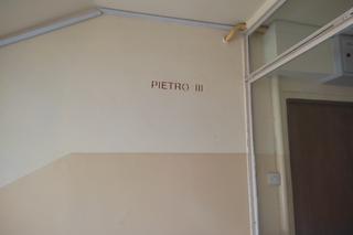 Kraków. Seniorka wypadła z okna na trzecim piętrze bloku. Zginęła na miejscu