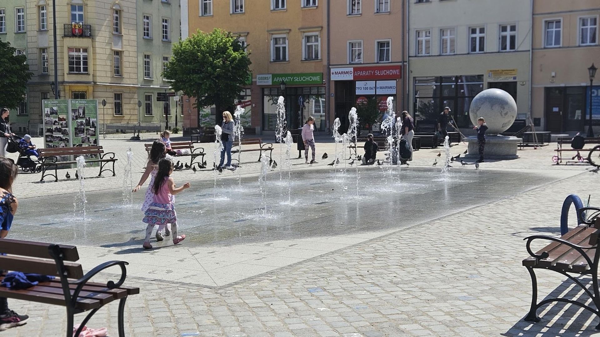 Fontanna posadzkowa na Rynku w Dzierżoniowie