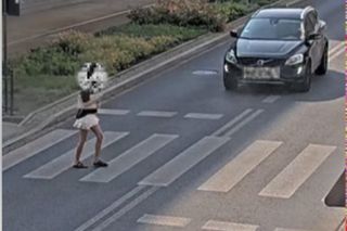  Łódź. Kobieta potrącona na przejściu. Patrzyła nie na drogę, tylko w telefon [ZDJĘCIA]