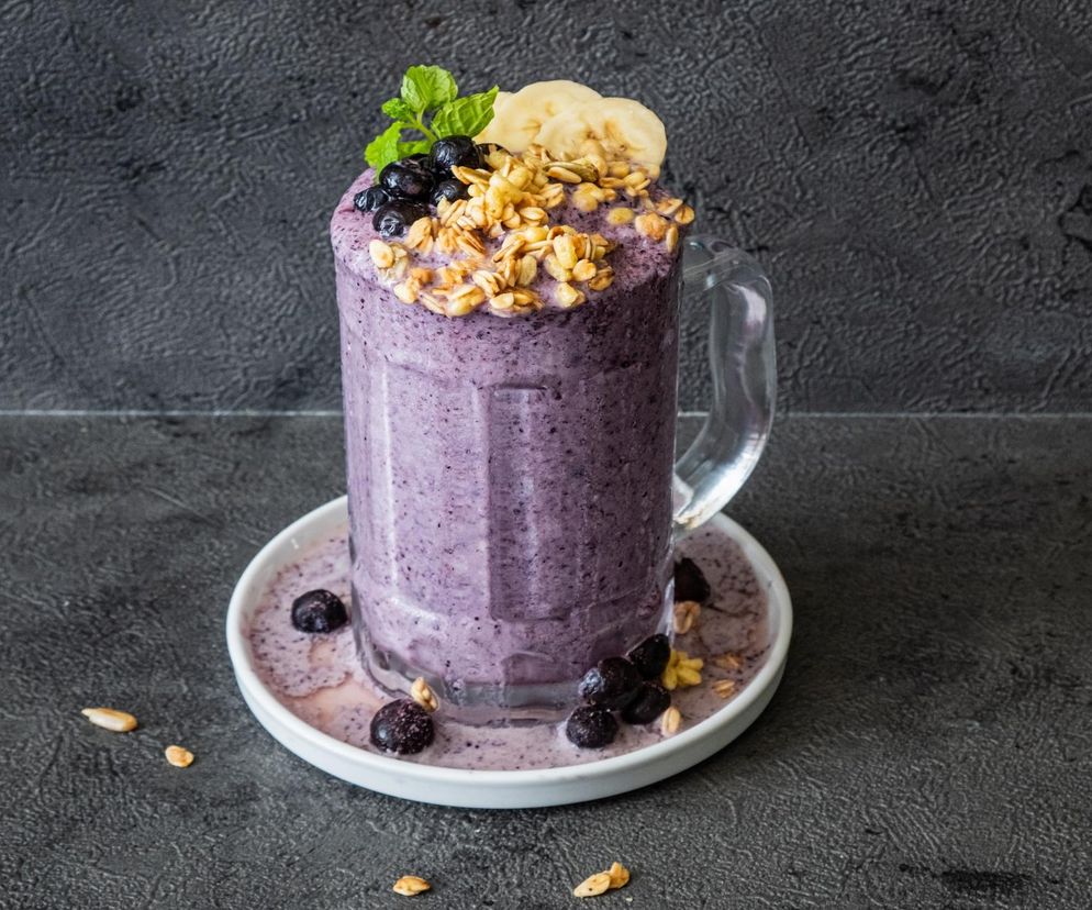 Niecodzienny koktajl borówkowy. Ten składnik może zaskakiwać