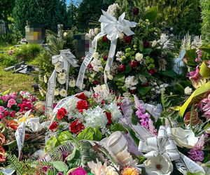 Jechali na obiad do rodziny. Rozbili się na drzewie. Dobrzy ludzie, zawsze pomocni