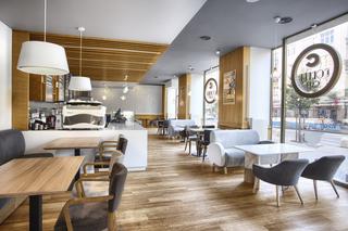 Projekt kawiarni: wnętrze modernistycznej kamienicy