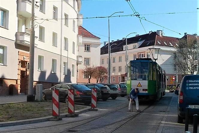Dlaczego tramwaje jeżdżą tyłem? Niecodzienne manewry na szczecińskim Niebuszewie