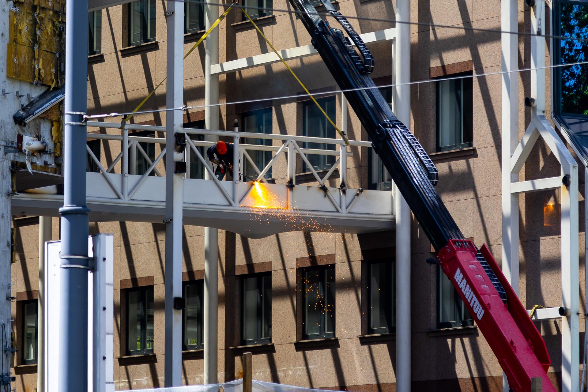 Rozbiórka biurowca Atrium International w Warszawie