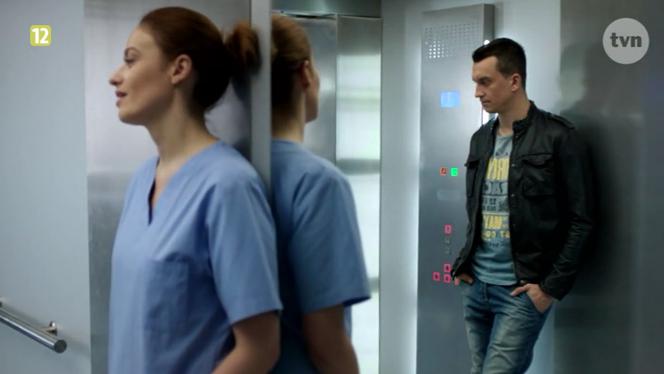 Lekarze 4 sezon odcinek 4 (odc. 43). Alicja (Magdalena Różczka), Bartek Madura (Michał Czernecki)