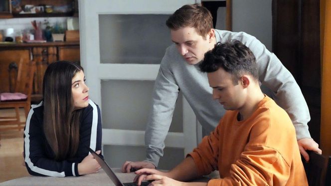 Barwy szczęścia odc. 3209. Agata (Natalia Zambrzycka), Ignacy (Olaf Staszkiewicz), Hubert (Marek Molak)