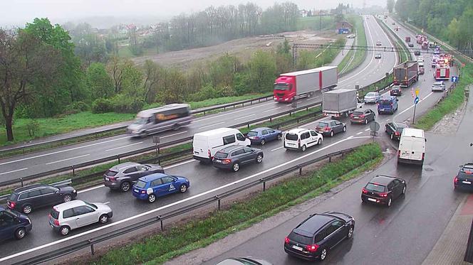 Poważny wypadek na zakopiance. Zderzenie samochodu z motocyklem