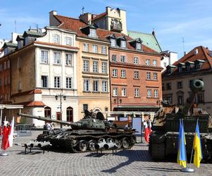Rosyjskie czołgi w Warszawie! Pancerne bestie straszą na Placu Zamkowym