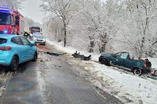 Lubelskie. Tragiczny wypadek. Opel zderzył się z renault. Kobieta zmarła w szpitalu
