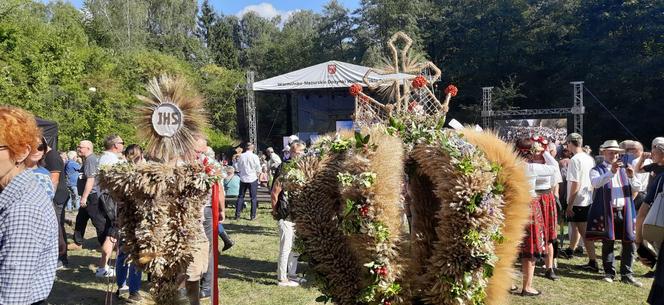 Tłumy na dożynkach w Olsztynku. Zobacz, jak bawili się mieszkańcy Warmii i Mazur [ZDJĘCIA]