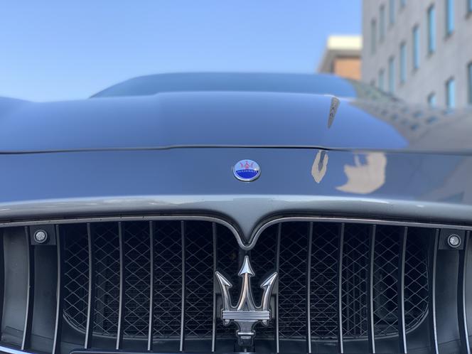 MiłyPan jeździ sportowym Maserati GranTurismo