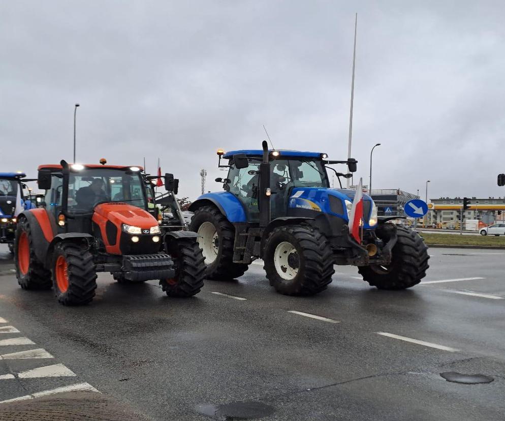 Trwa protest rolników. Drogi na Pomorzu są sparaliżowane. Gdzie trwają utrudnienia? 