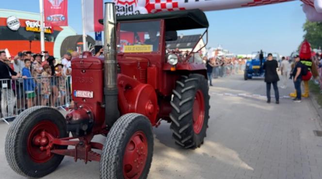 Wystartował słynny Rajd Koguta! Na trasie kilka tysięcy zabytkowych aut 