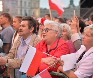 Warszawa śpiewała dla powstańców. Jesteście naszą dumą!