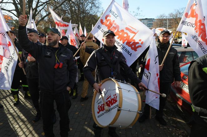 Pikieta służb mundurowych w Warszawie