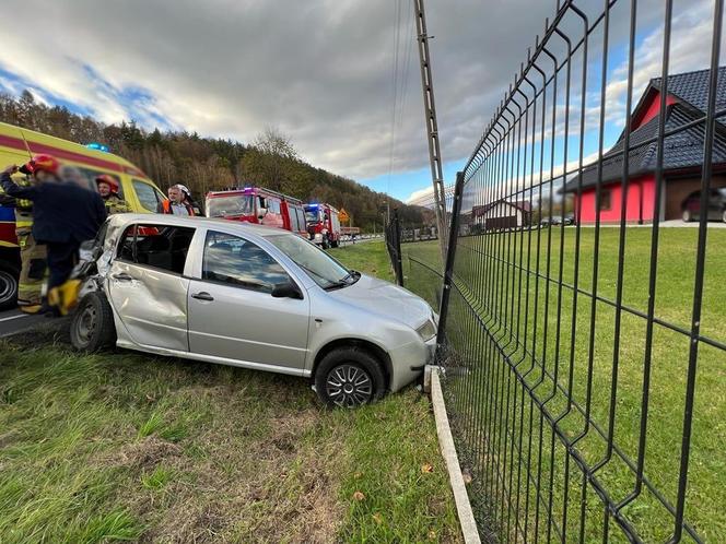 Barcice. Skoda zderzyła się z pociągiem. Kierowca osobówki miał ogromne szczęście
