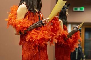 Pokaz mody lat 20. i 30. w Muzeum Orła Białego w Skarżysku-Kamiennej