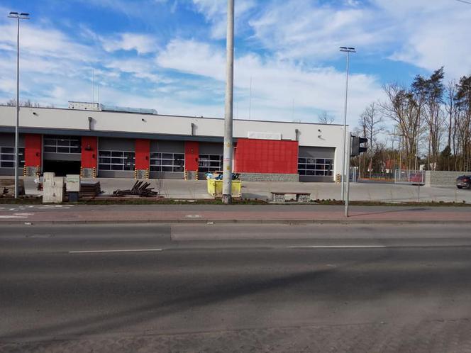 Legionowscy strażacy pokazują swoją nową remizę