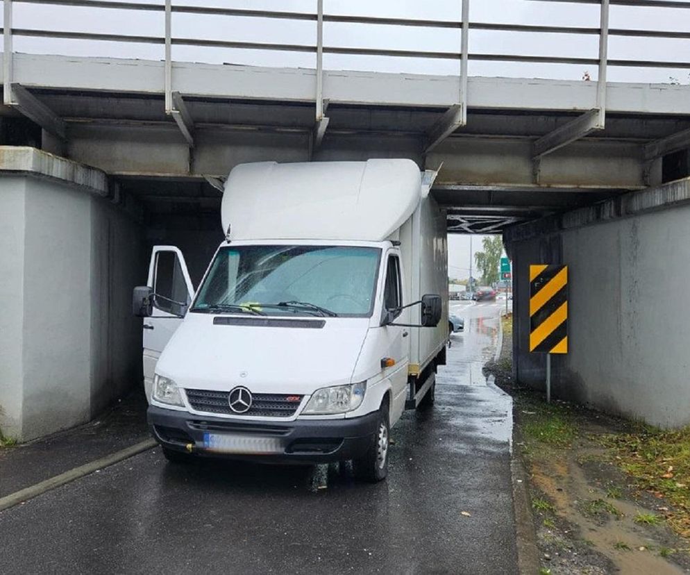 Myślał, że zakleszczony mercedes to jego największy problem. Wtedy policja spojrzała na licznik