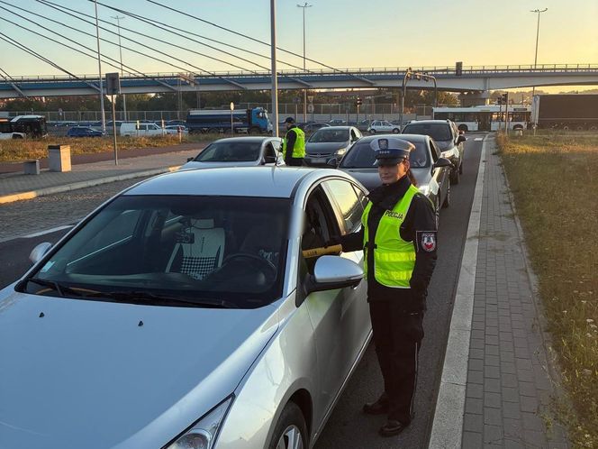 Policjanci z Torunia przeprowadzili akcję pt. "Trzeźwy poranek". Korki w mieście