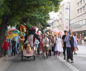 Deszcz nie był im straszny! Bajkowy Korowód przeszedł ulicami Lublina. Zobacz zdjęcia!