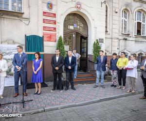 Tablice w języku śląskim przed Urzędem Miejskim w Świętochłowicach