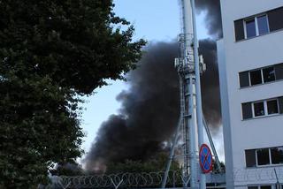Pożar lokomotywowni w Grudziądzu. Słup dymu widać z daleka [ZDJĘCIA]