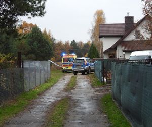 Tragedia pod Wołominem. Ciało 44-latki w szambie. Obok 7-letnie dziecko [ZDJĘCIA]