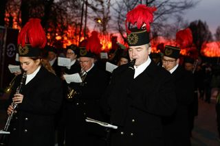  Barbórka 2024. Piękna tradycja, orkiestra dęta budzi mieszkańców Nikiszowca 