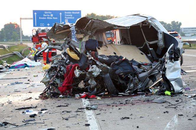 Wypadek polskiego autokaru w Niemczech obok Drezna. NIE ŻYJE 9 osób, około 40 rannych