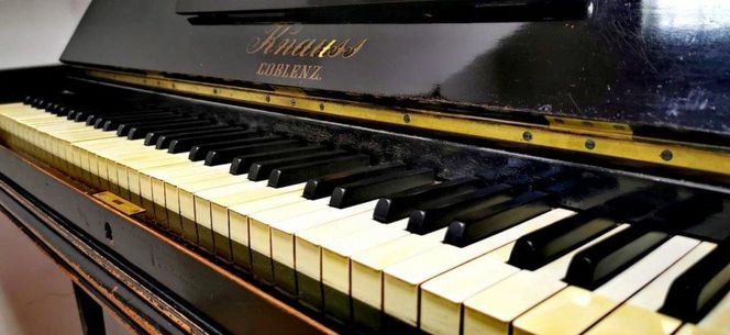 200-letnie pianino w Izbie Pamięci w Liskowie